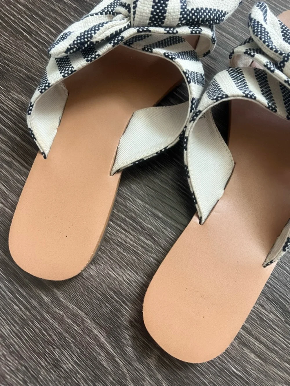 A New Day Livia striped bow slide sandals Size 9
